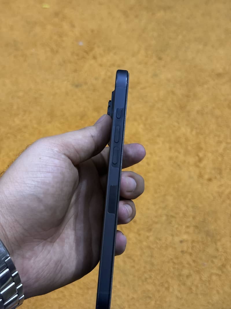Apple iPhone 16 Pro Max 3
