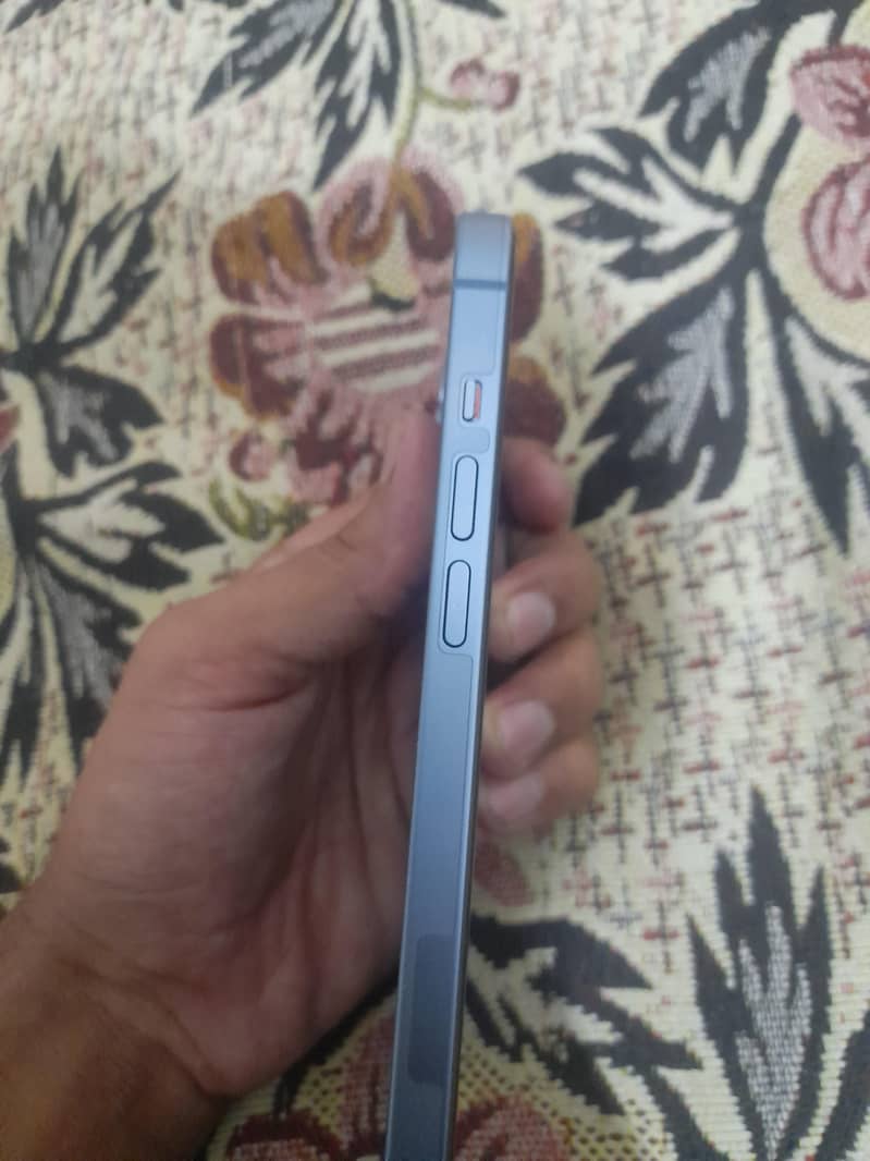 Apple iPhone 14 3
