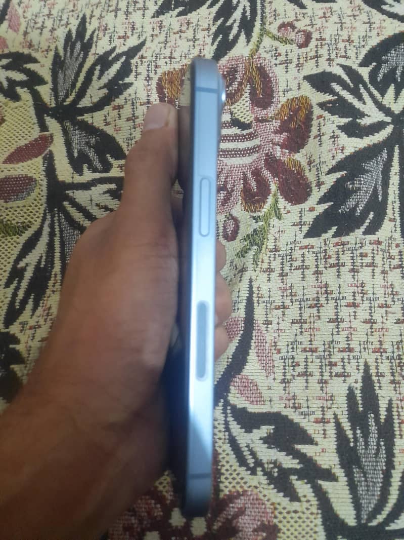 Apple iPhone 14 4