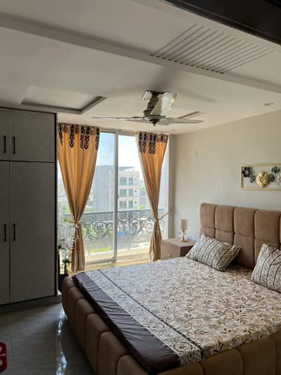 1 BED SPACIOUS AND FULL FURNISHED APARTMENT AVAILABLE FOR RENT PRIME LOCATION AT BAHRIA TOWN LHR NEAR WINTER LAND AND BAHRIA SCHOOL