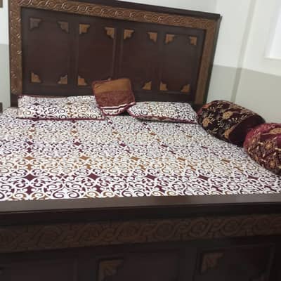 king size bed available in reasonable price