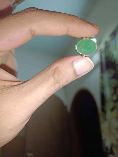 8ct Natural Green Emerald (Panna) Ring
