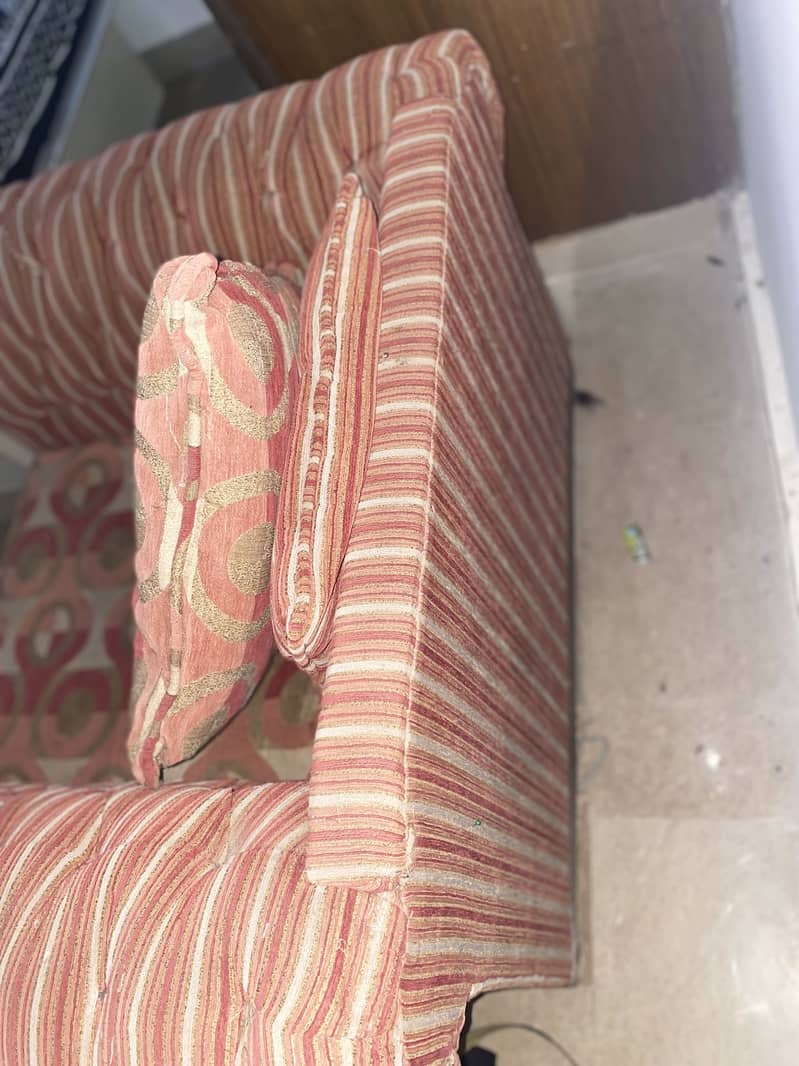 Single seater 2 psc sofa set 4