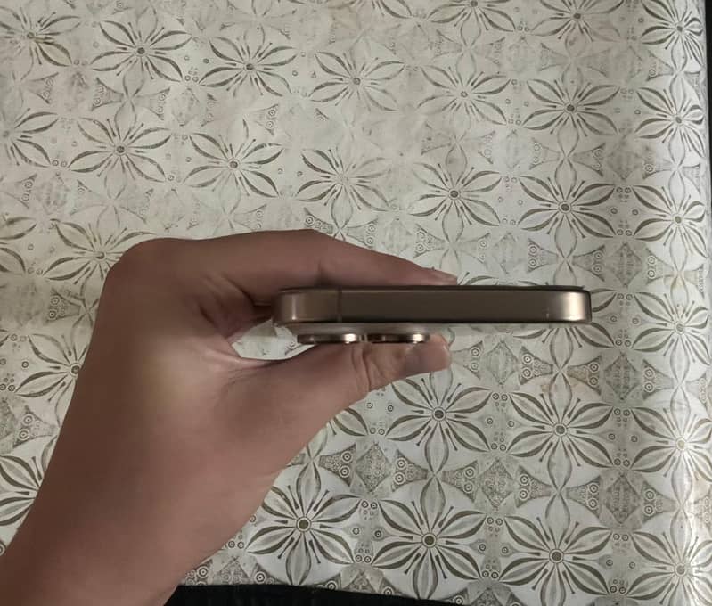 Apple iPhone 16 Pro Max 2
