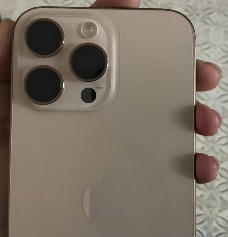 Apple iPhone 16 Pro Max 5