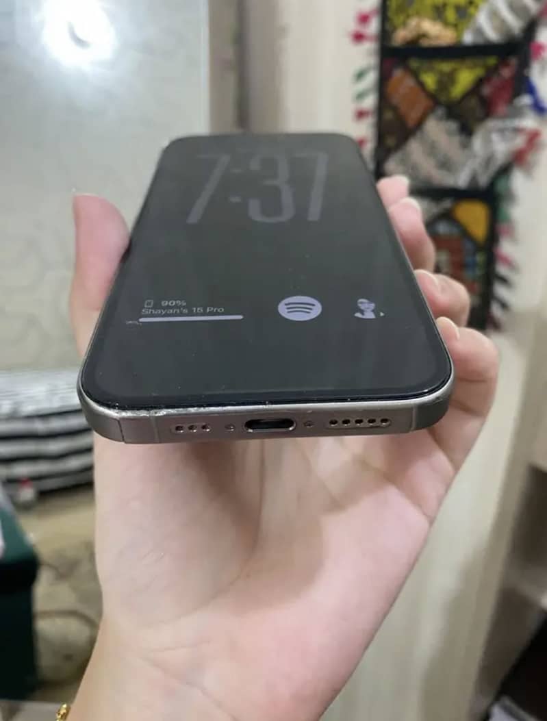 Apple iPhone 15 Pro 3