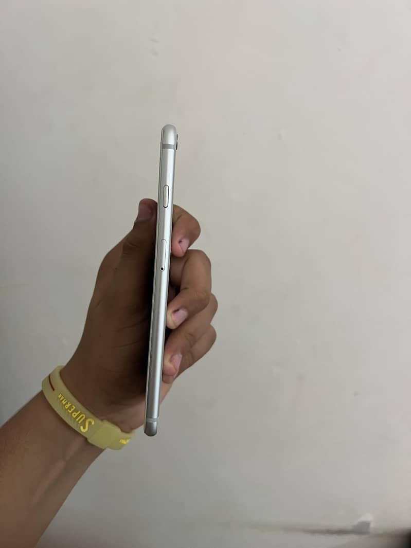 Apple iPhone 6S Plus 4