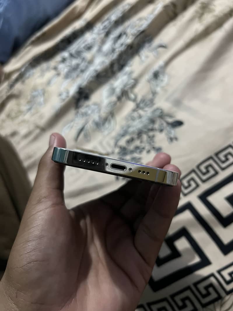 Apple iPhone 13 Pro 1