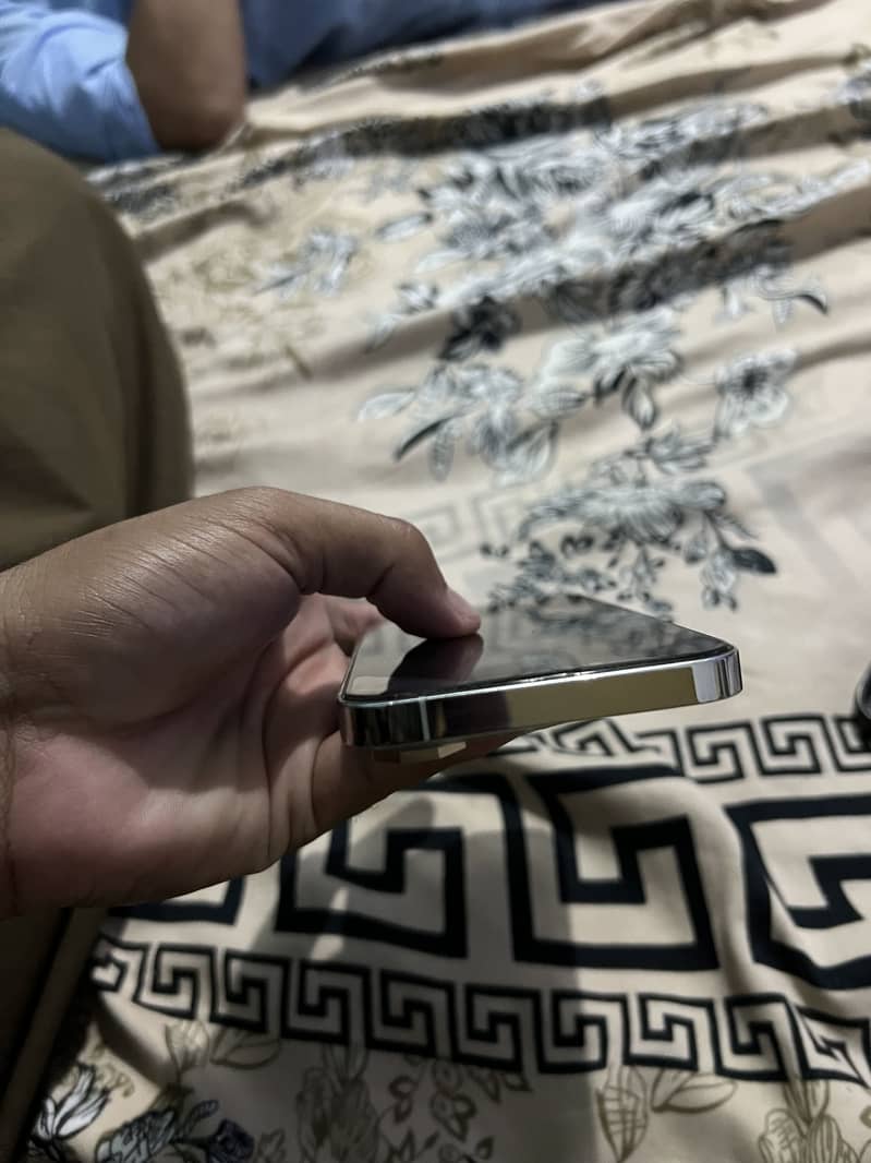 Apple iPhone 13 Pro 4