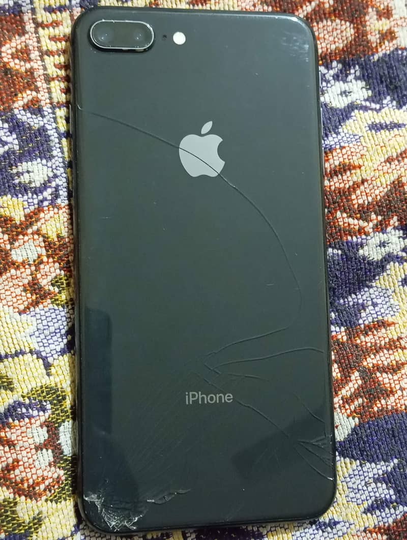 Apple iPhone 8 Plus 3