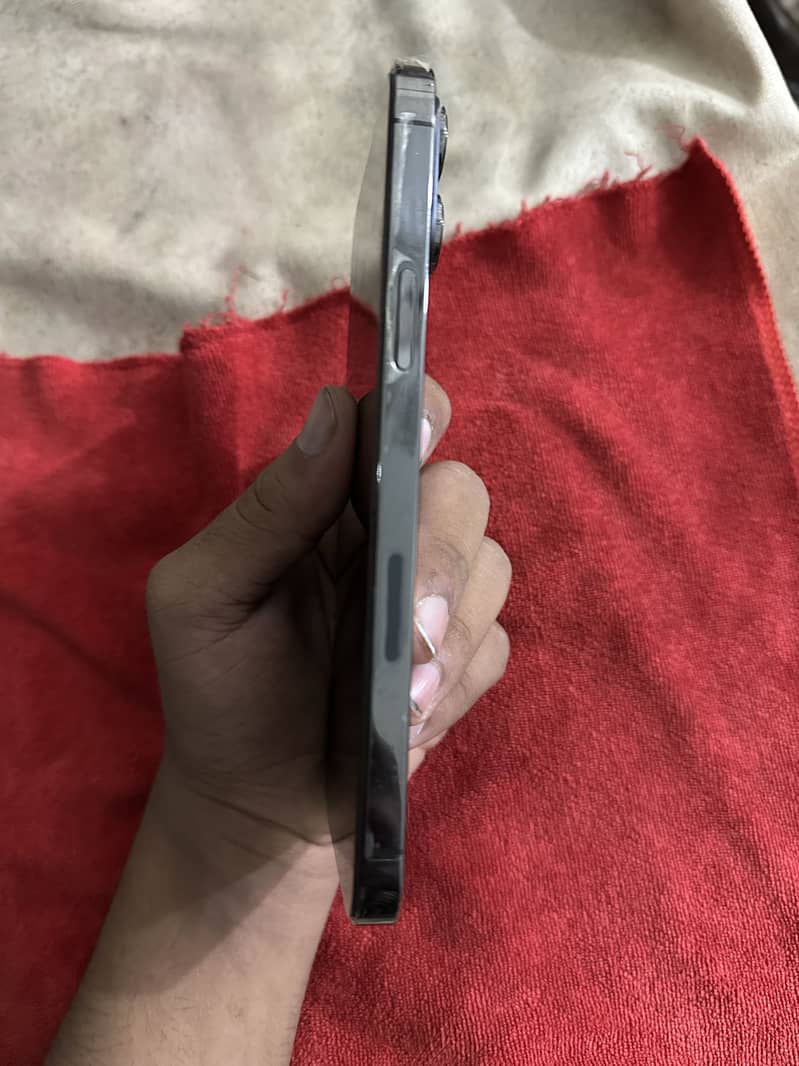 Apple iPhone 13 Pro Max 5
