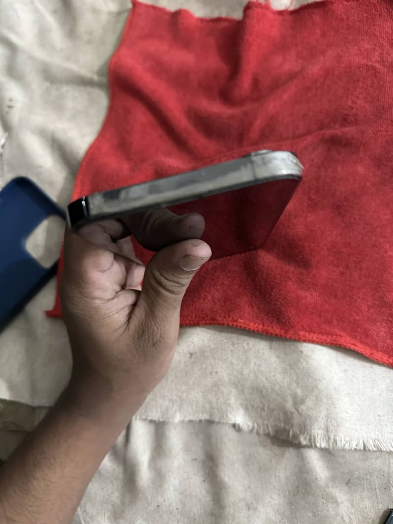 Apple iPhone 13 Pro Max 6