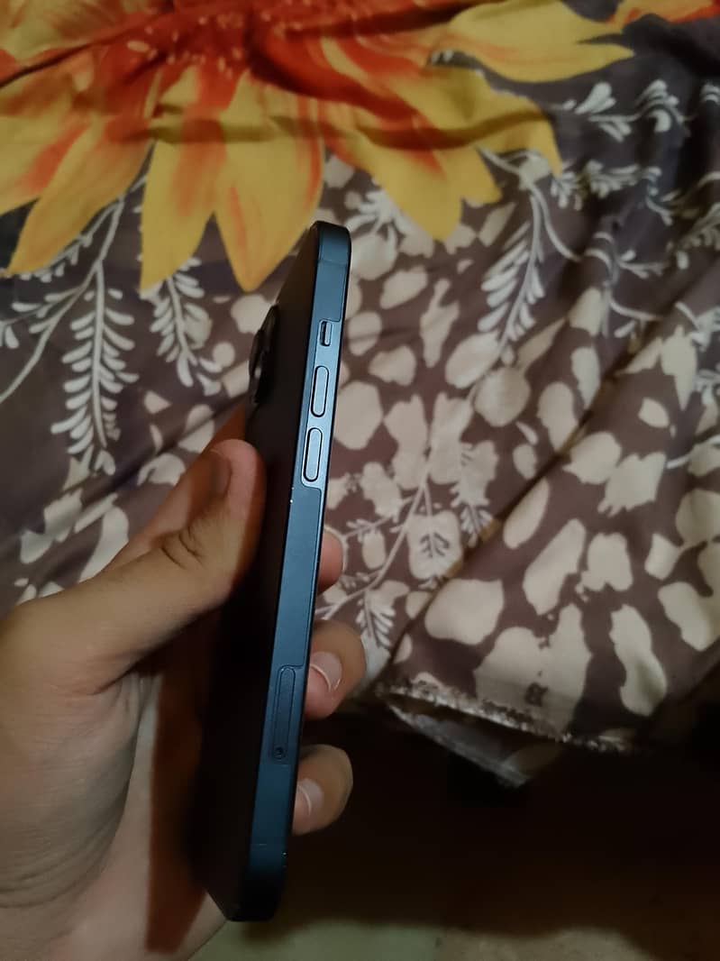 Apple iPhone 13 1
