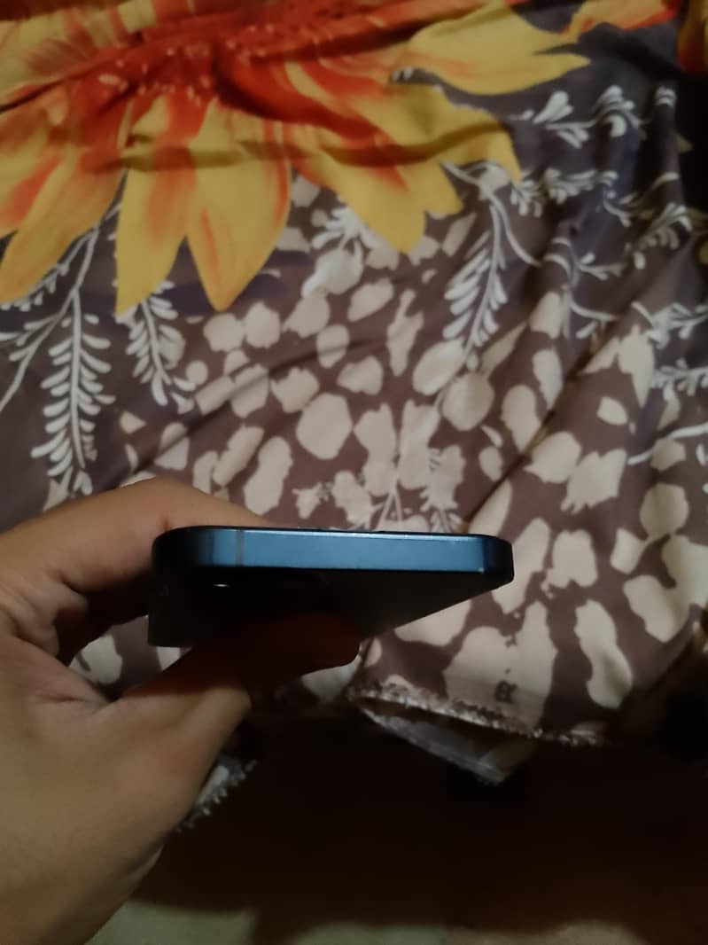 Apple iPhone 13 6