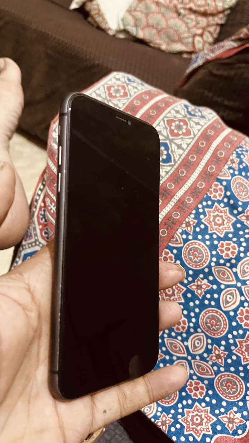 Apple iPhone 11 0