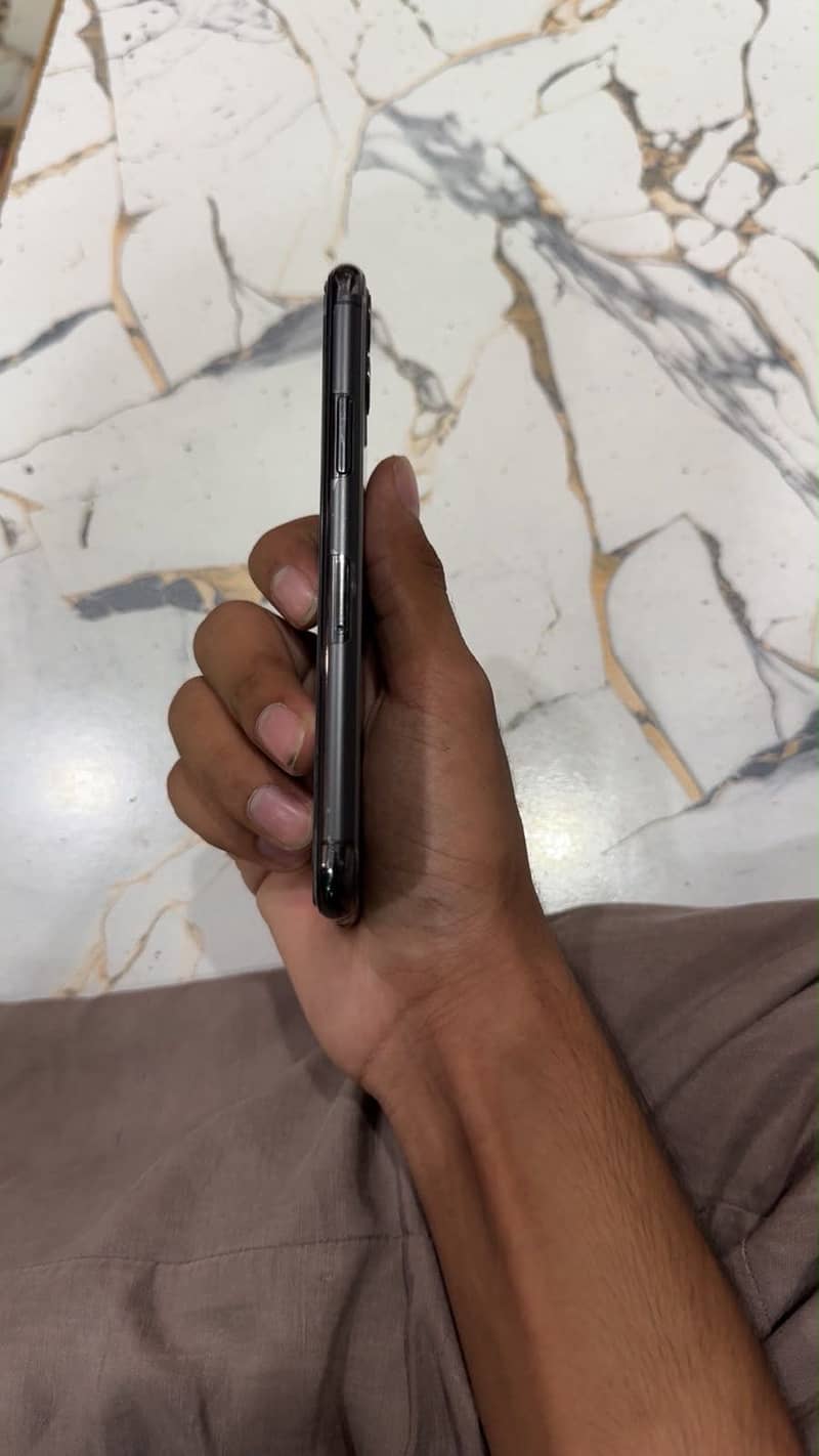 Apple iPhone 11 Pro 2