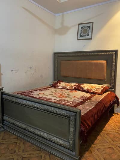 king size bed in good condition