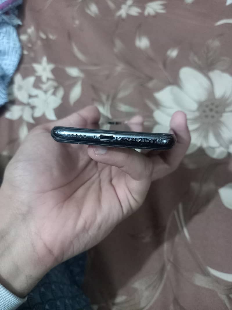 Apple iPhone X 4