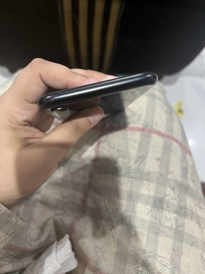 Apple iPhone X 4