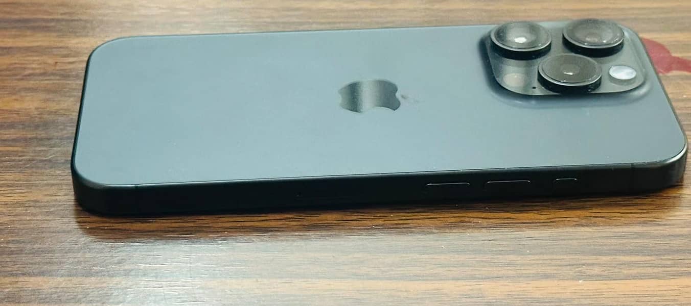 Apple iPhone 15 Pro 0