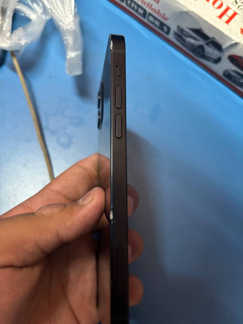 Apple iPhone 12 1