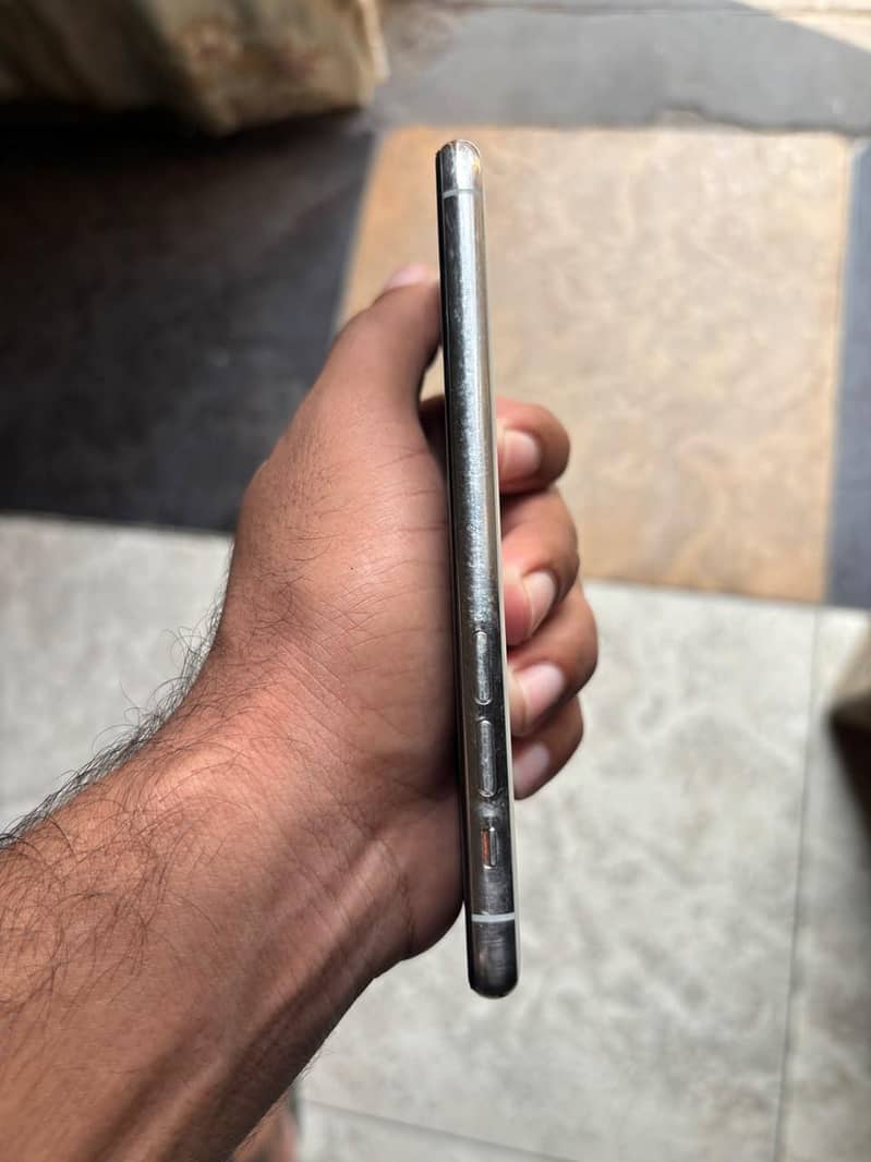 Apple iPhone 11 Pro 1