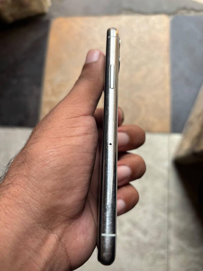 Apple iPhone 11 Pro 2