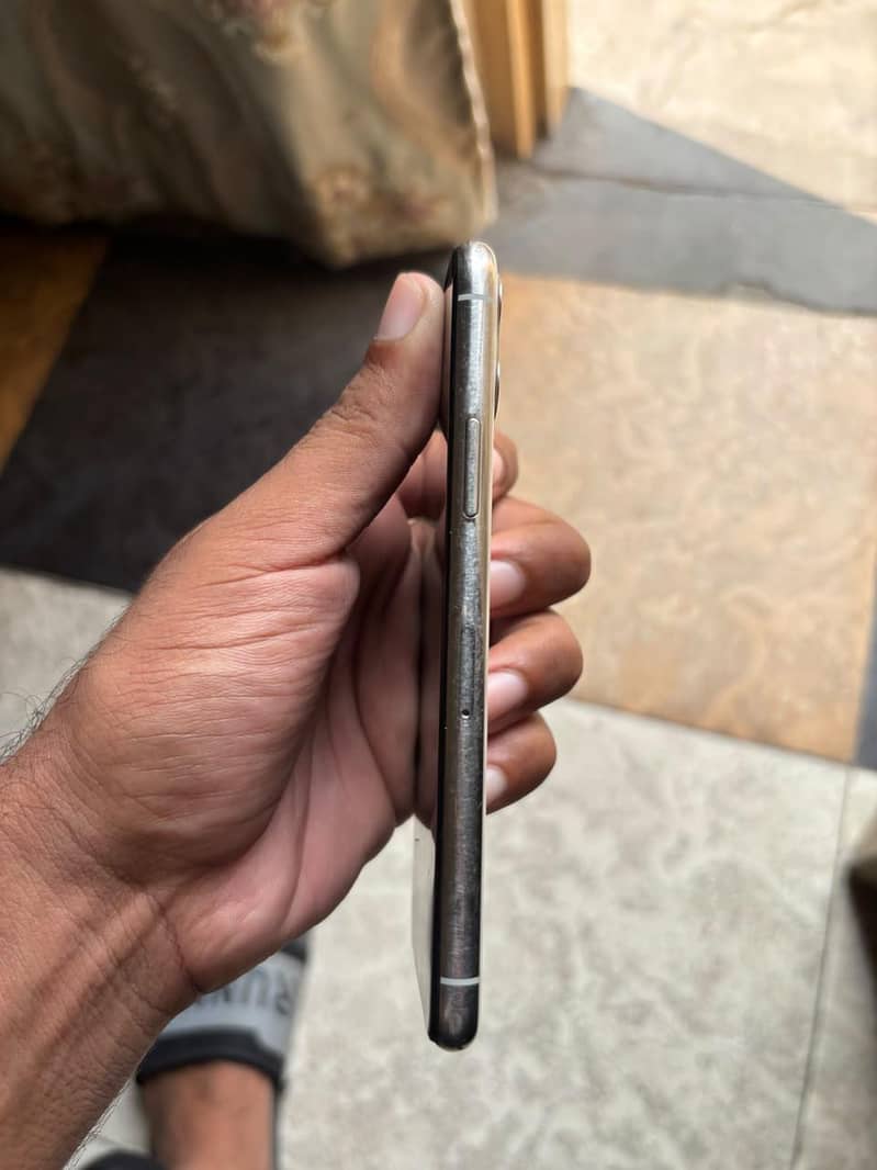 Apple iPhone 11 Pro 3