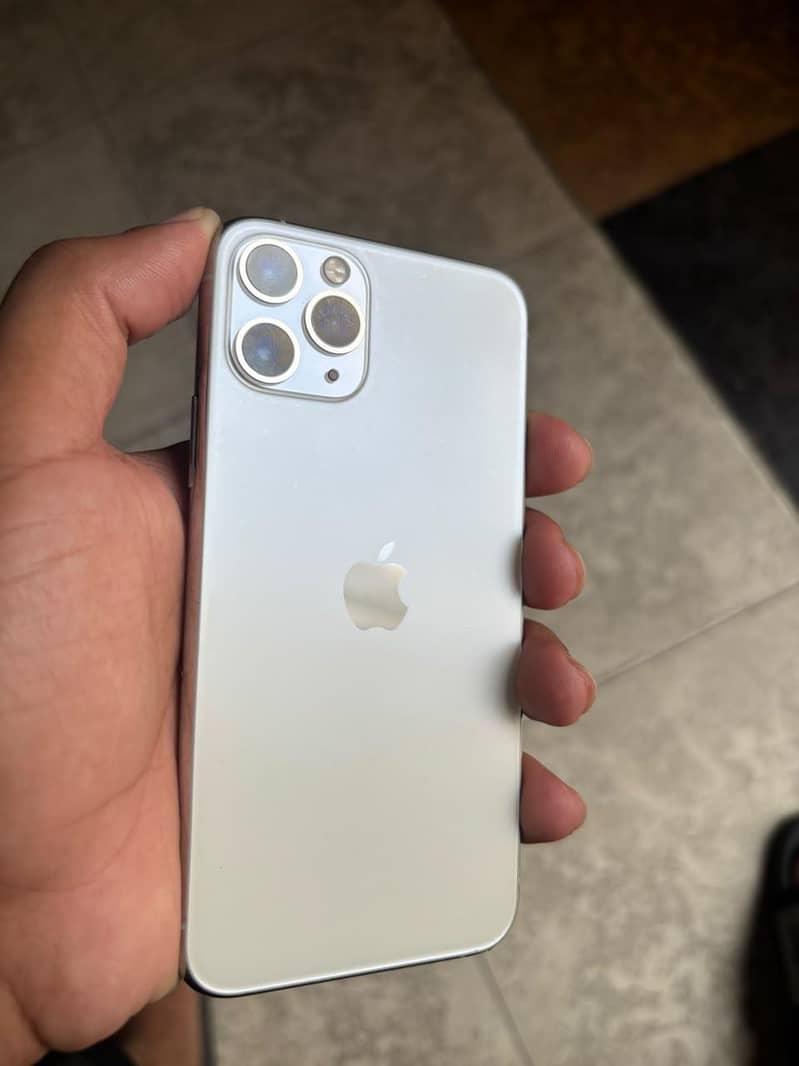 Apple iPhone 11 Pro 4