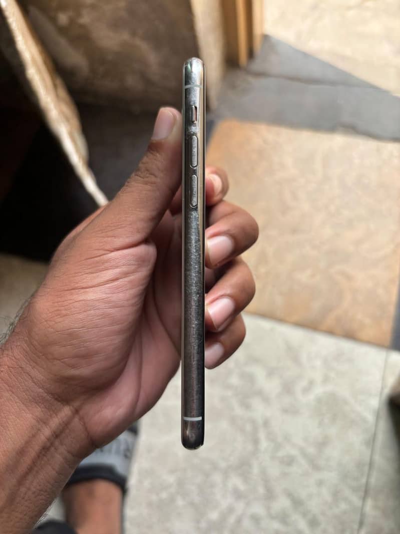 Apple iPhone 11 Pro 6