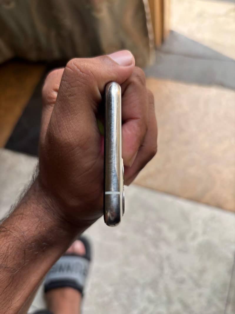 Apple iPhone 11 Pro 7