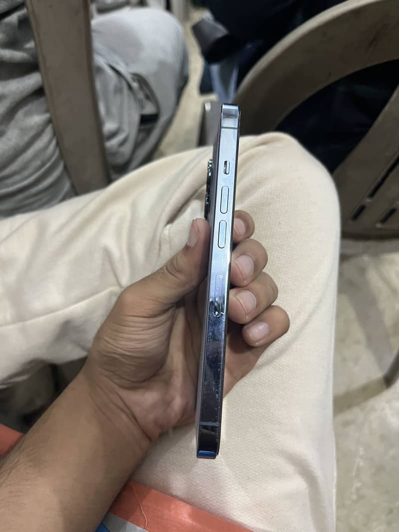Apple iPhone 13 Pro 3