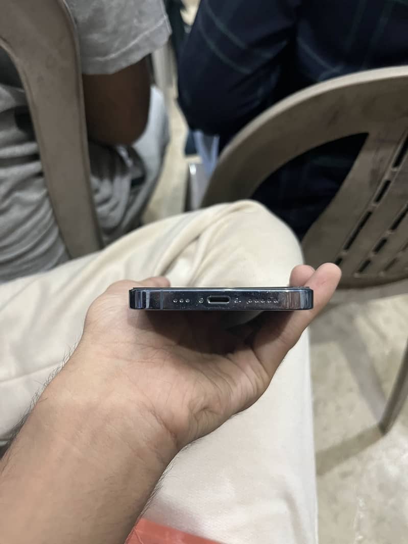 Apple iPhone 13 Pro 4