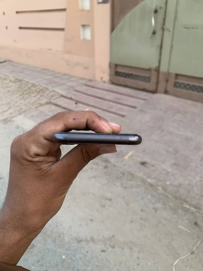Apple iPhone 11 2