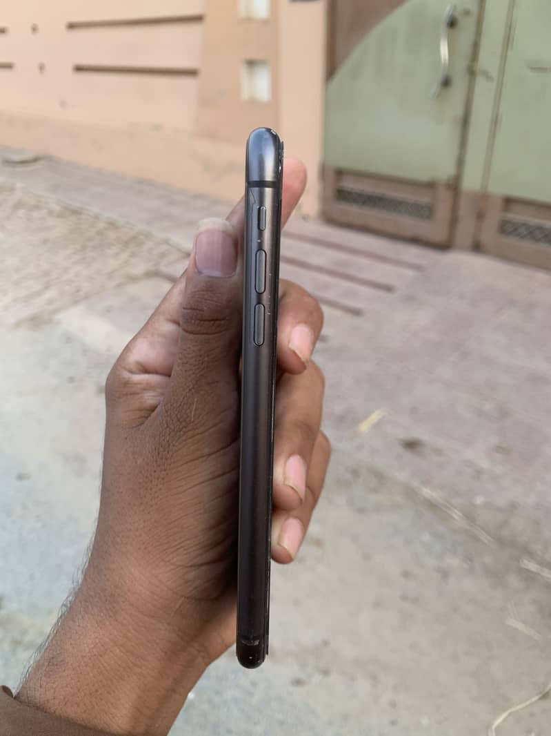 Apple iPhone 11 3