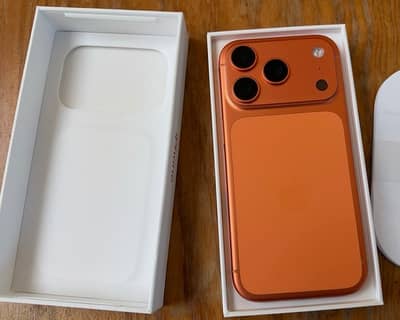 Apple iPhone 17 Pro Unlocked With Comp Box Orange New