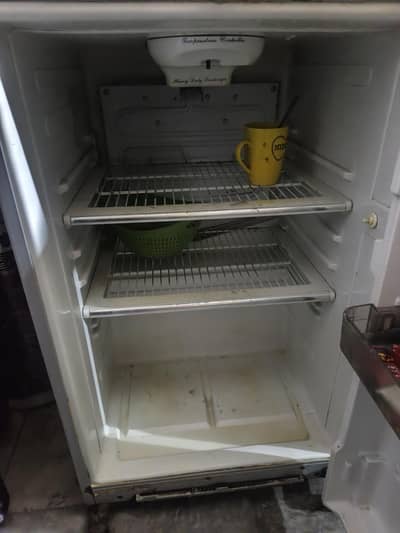 dawlance fridge good condition