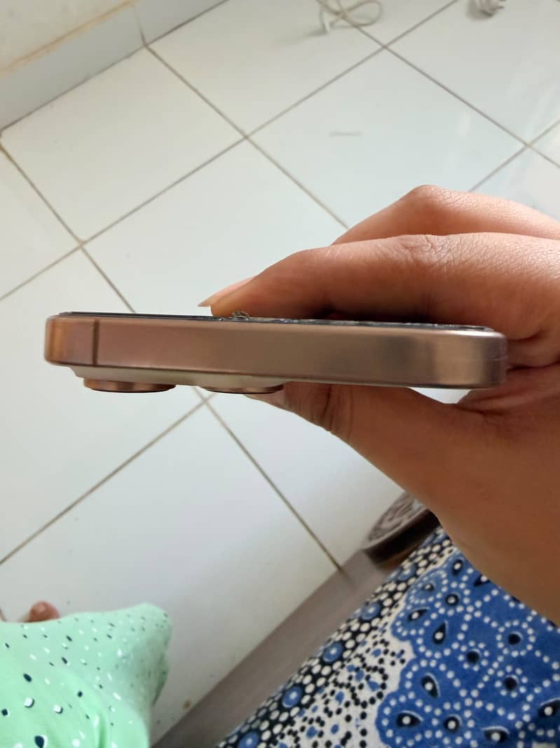 Apple iPhone 16 Pro Max 3