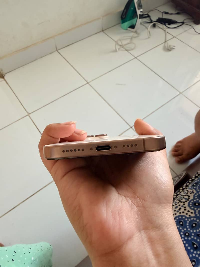 Apple iPhone 16 Pro Max 5