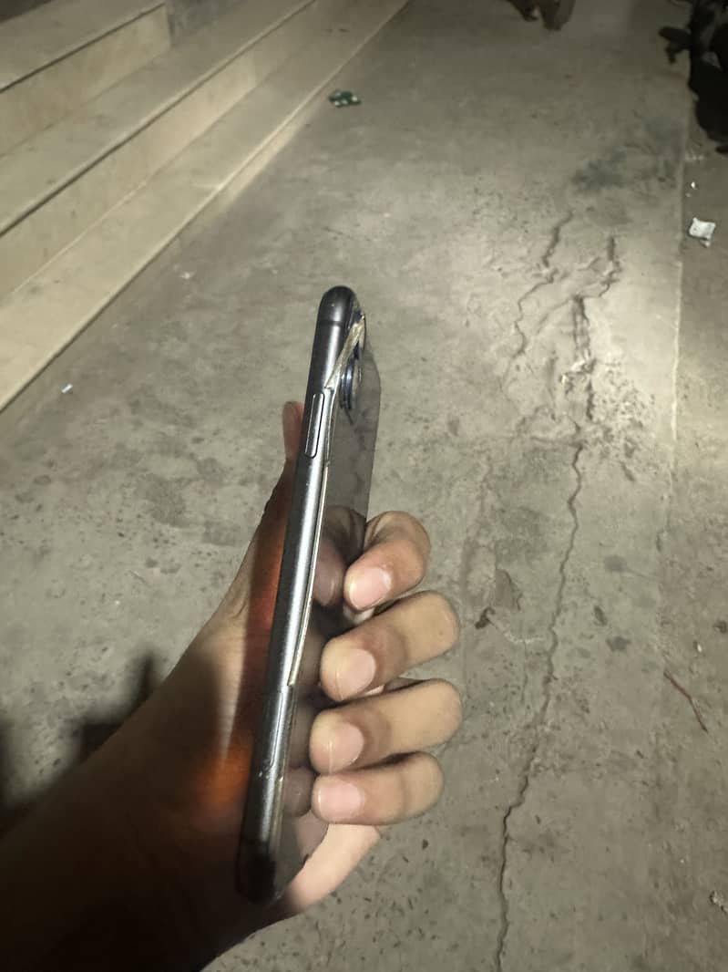 Apple iPhone 11 0