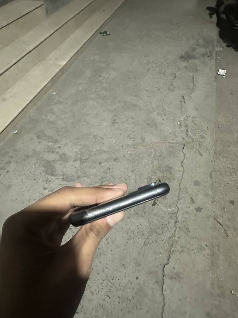 Apple iPhone 11 3