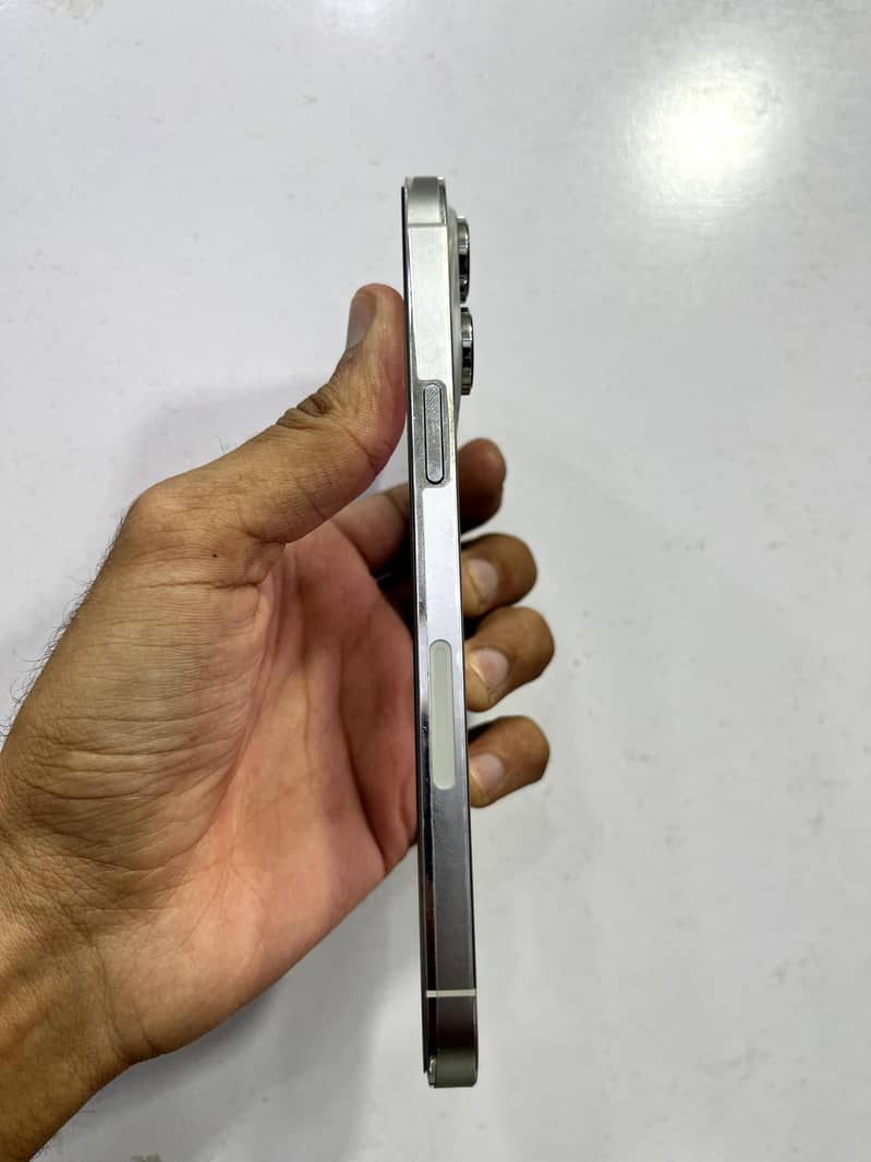 Apple iPhone 14 Pro Max 1