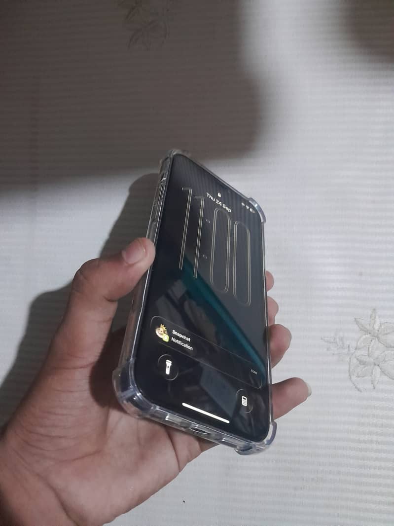 Apple iPhone 12 4