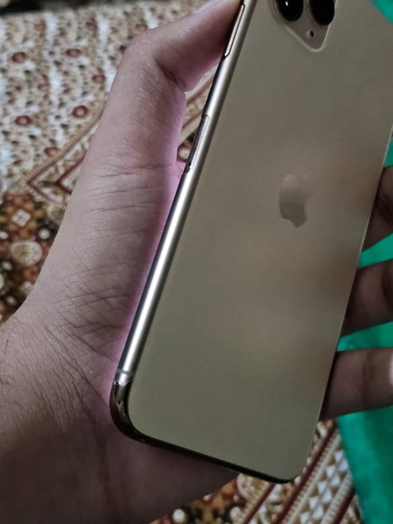 Apple iPhone 11 Pro Max 2