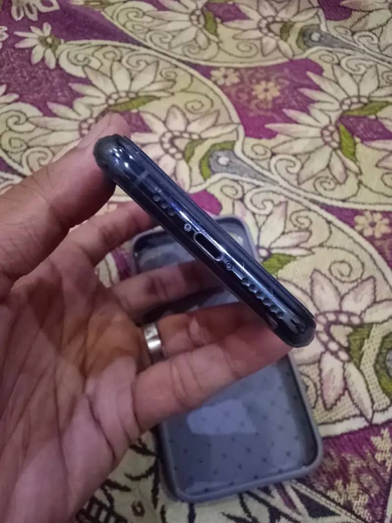 Apple iPhone 11 pro 1