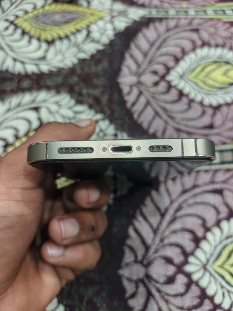 Apple iPhone 13 Pro Max 2