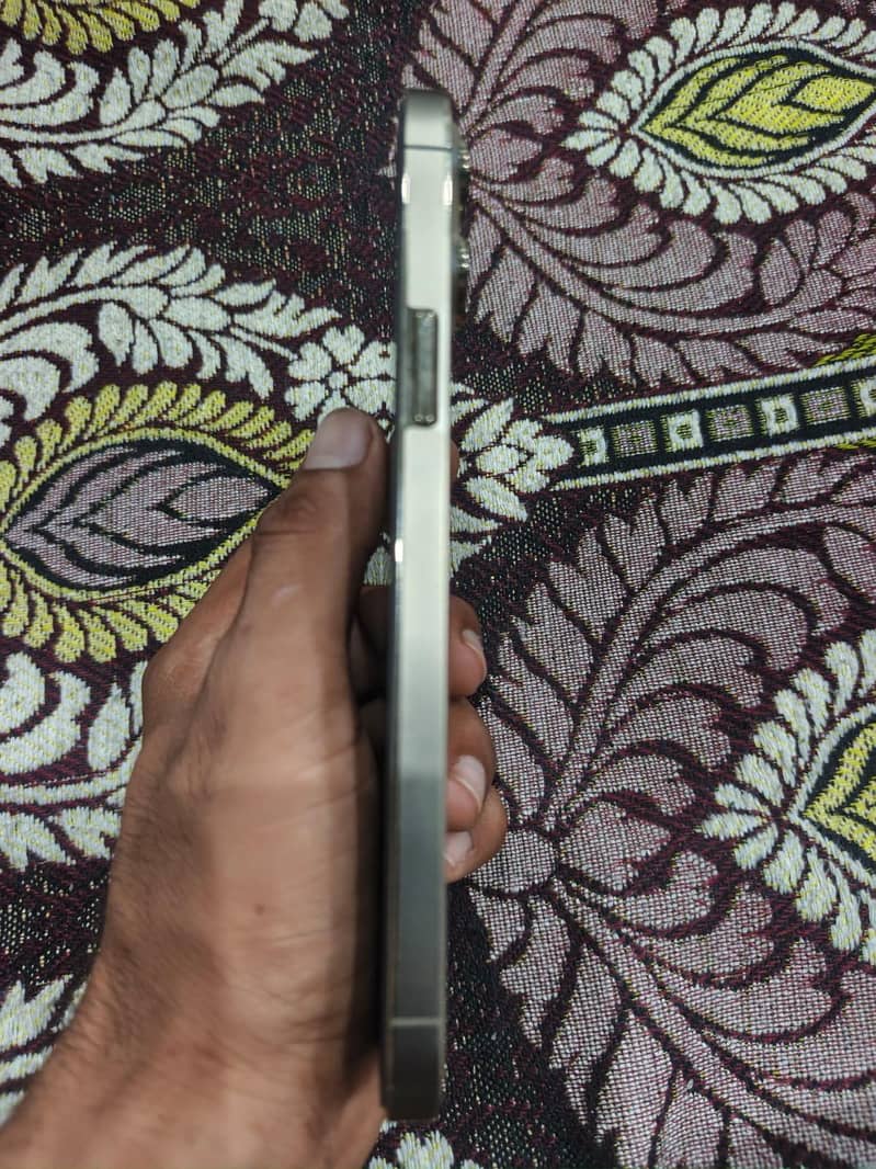 Apple iPhone 13 Pro Max 4
