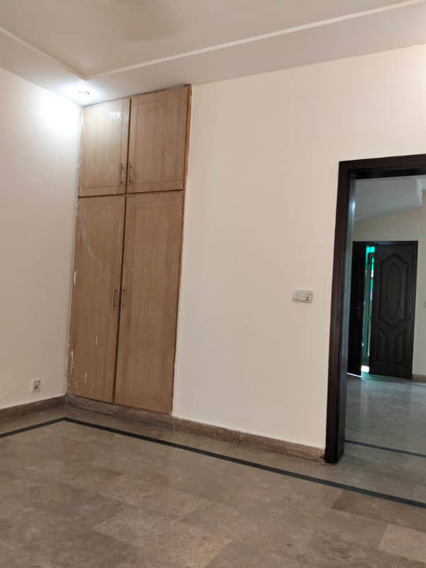 1 Kanal Upper Portion Separate Gate 12