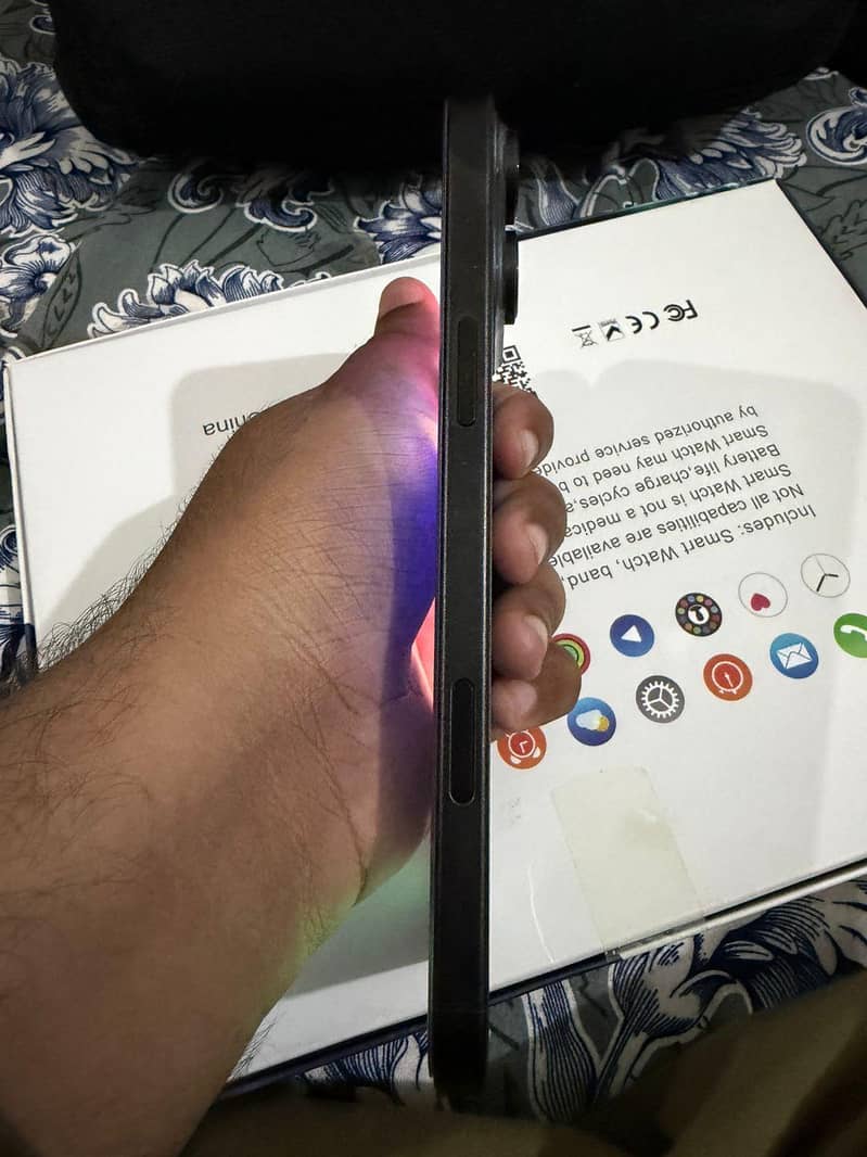 Apple iPhone 16 Pro Max likewise android mobile 1