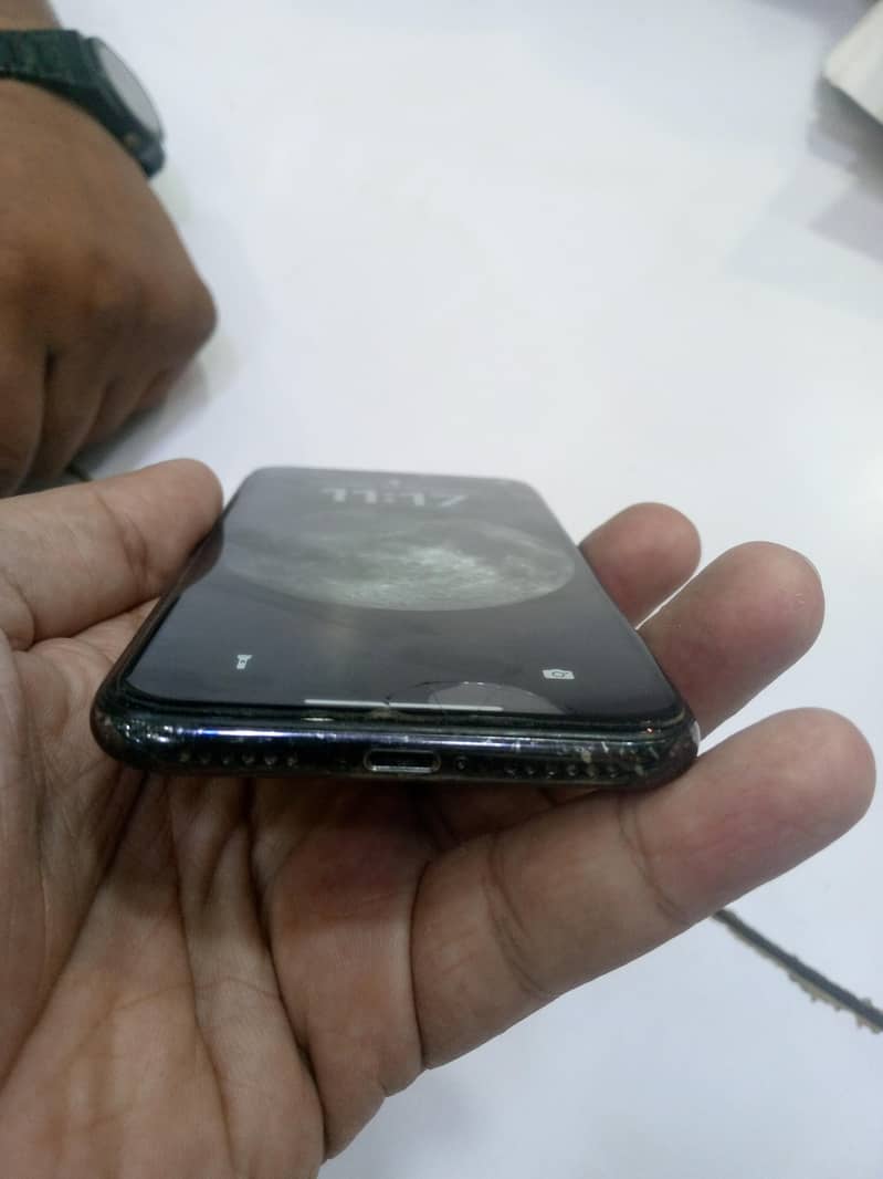 Apple iPhone X 3